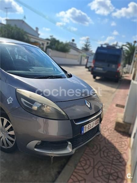Gris / plata Usado 2013 Renault Scénic III Bose Edition Monovolumen | 5000 € (Un poco caro) - Imagen 1/4