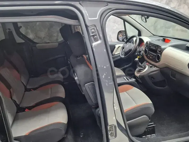 Usado Peugeot Partner Tepee Outdoor 92 CV (67 kW) 2014 Gris / plata Monovolumen