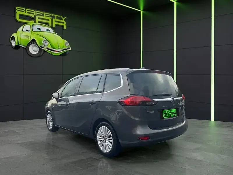 Usado Opel Zafira Tourer Selective 136 CV (100 kW) 2016 Gris / plata Monovolumen