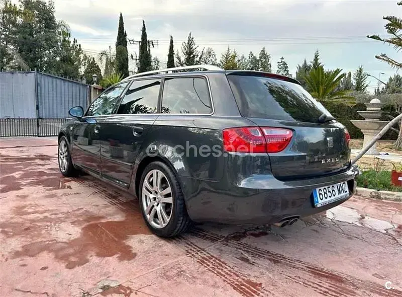 Usado Seat Exeo Sport 170 CV (125 kW) 2012 Gris / plata Familiar