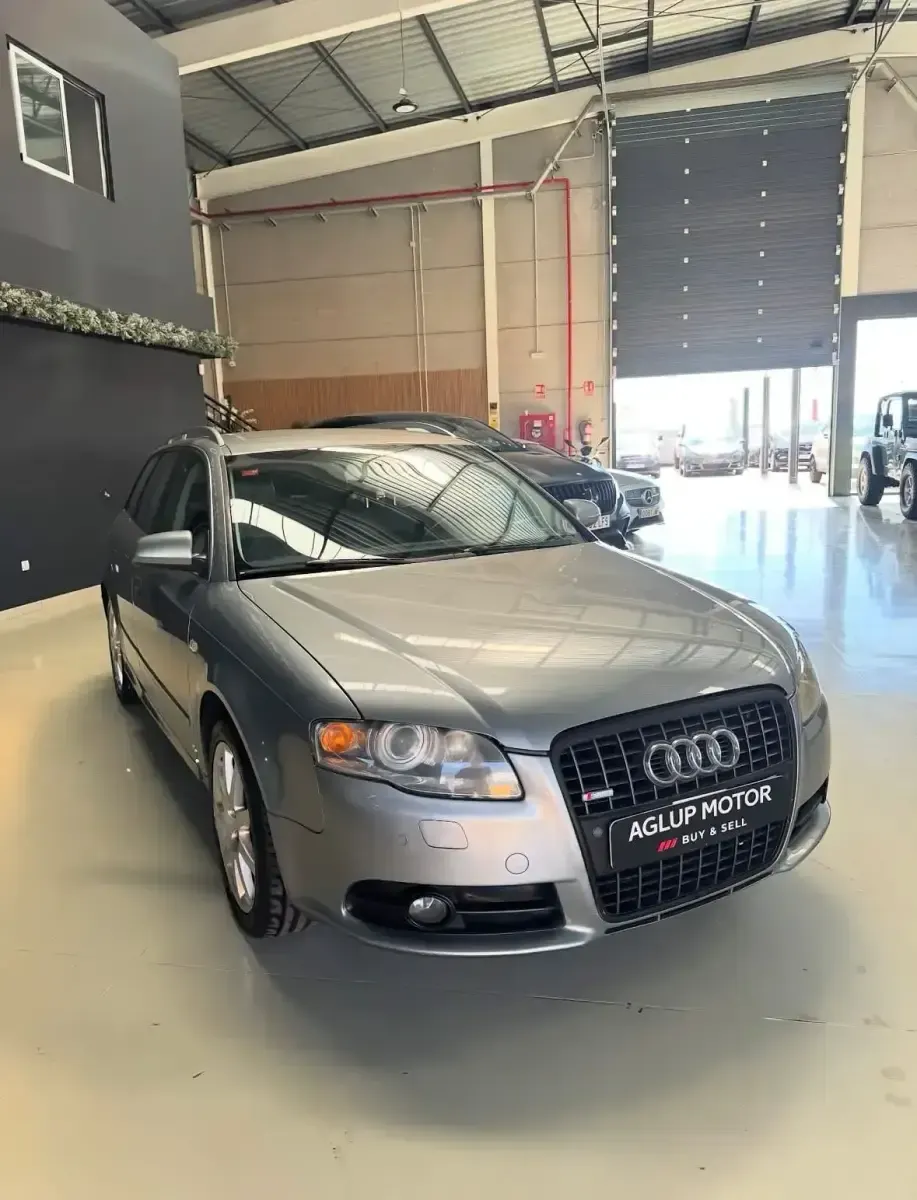 Usado Audi A4 140 CV (102 kW) 2005 Gris Berlina