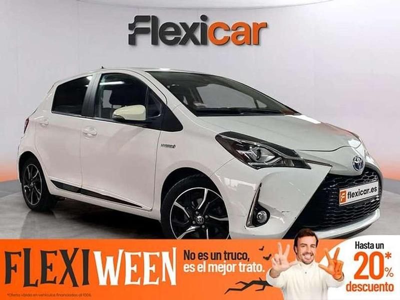 Usado Toyota Yaris Hybrid 100 CV (73 kW) 2017 Blanco Berlina