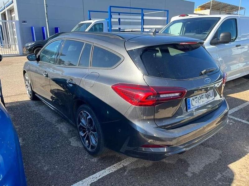 Usado Ford Focus ST-Line 125 CV (91 kW) 2022 Gris Familiar