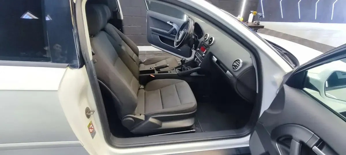 Usado Audi A3 Attraction 105 CV (77 kW) 2012 Blanco Utilitario
