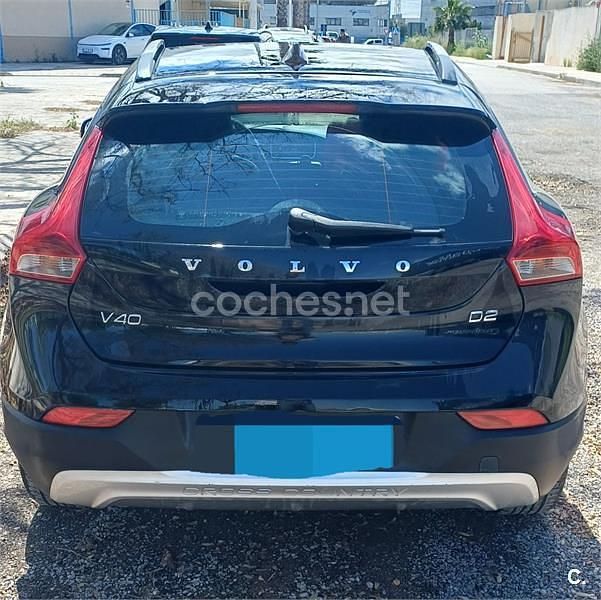 Usado Volvo V40 CC Momentum 120 CV (88 kW) 2015 Negro Familiar