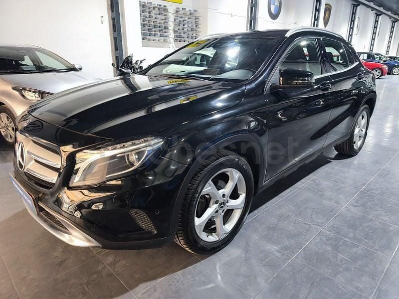 Usado Mercedes GLA200 136 CV (100 kW) 2018 Negro SUV