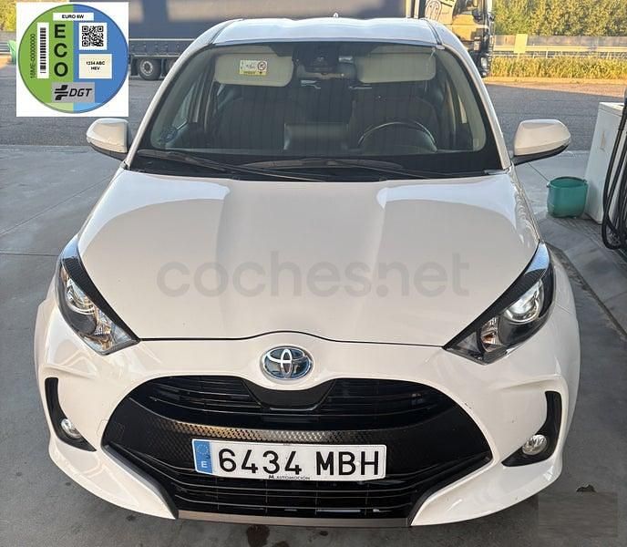 Usado Toyota Yaris Hybrid Active 116 CV (85 kW) 2022 Blanco Berlina