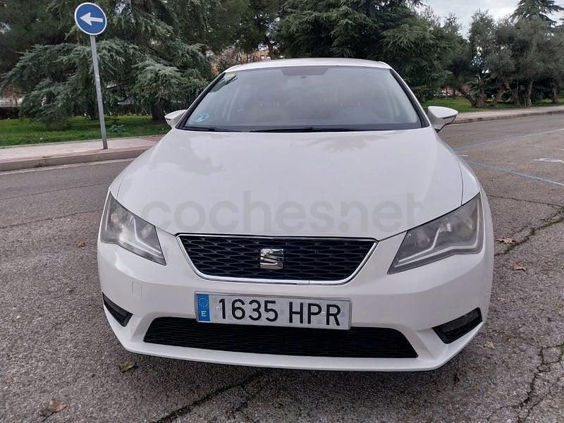 Usado Seat Leon Reference 105 CV (77 kW) 2013 Blanco Berlina