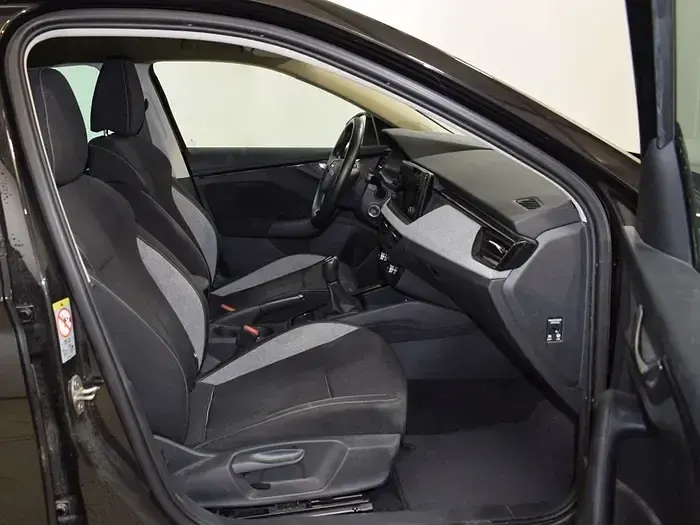 Usado Skoda Scala Selection 115 CV (84 kW) 2025 Negro Utilitario