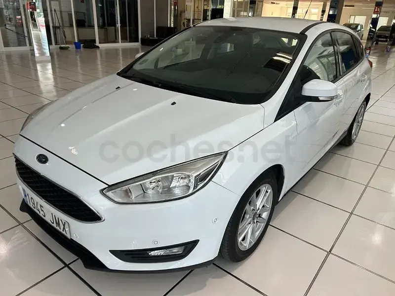 Usado Ford Focus Trend 120 CV (88 kW) 2016 Blanco Berlina