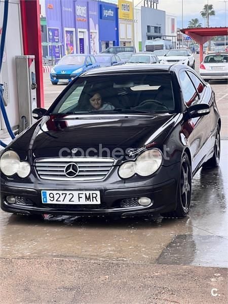 Usado Mercedes C220 143 CV (105 kW) 2002 Negro Berlina