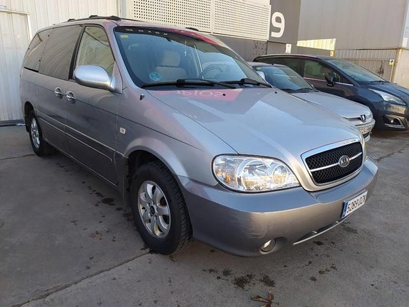 Usado Kia Carnival EX 150 CV (110 kW) 2005 Gris / plata Monovolumen