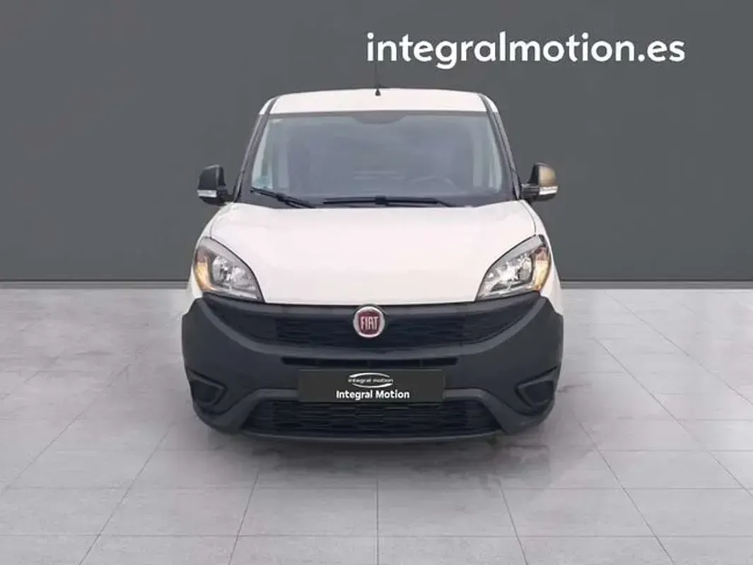 Usado Fiat Doblò 95 CV (69 kW) 2019 Blanco Monovolumen