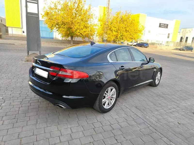 Usado Jaguar XF Premium Luxury 200 CV (147 kW) 2014 Negro Berlina