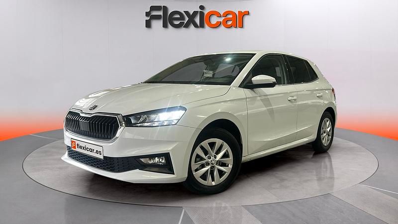 Usado Skoda Fabia Selection 95 CV (69 kW) 2024 Blanco Utilitario