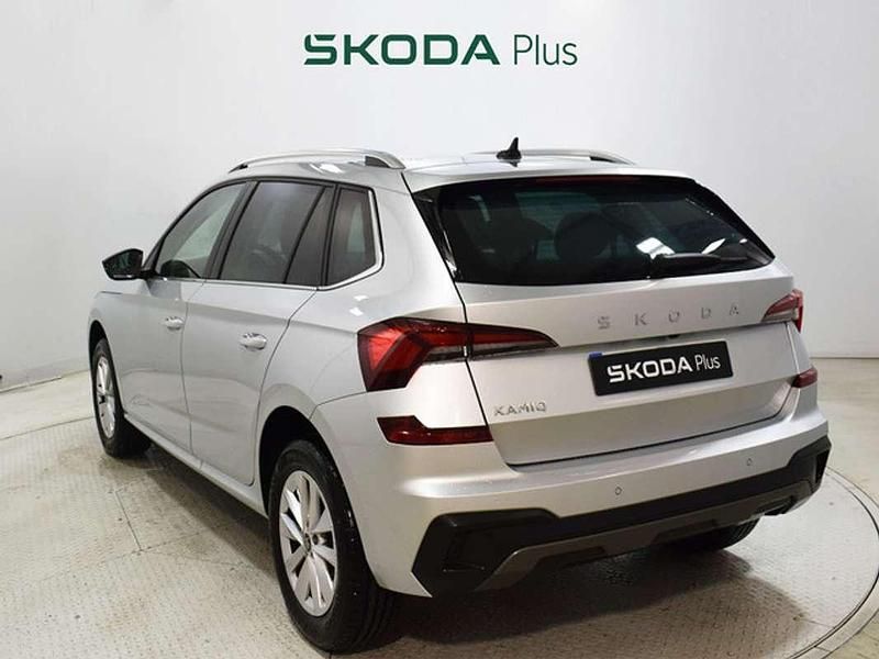 Usado Skoda Kamiq Selection 116 CV (85 kW) 2025 Plateado SUV