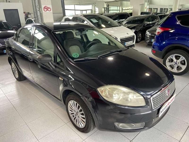 Usado Fiat Linea Active 77 CV (56 kW) 2009 Negro Berlina