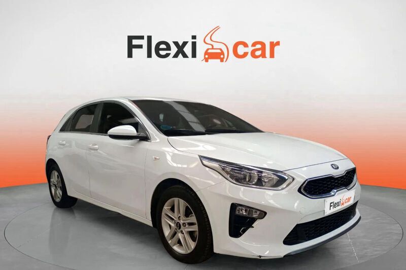 Blanco Usado 2021 Kia Ceed Berlina | 12.770 € (Buen precio) - Imagen 1/4