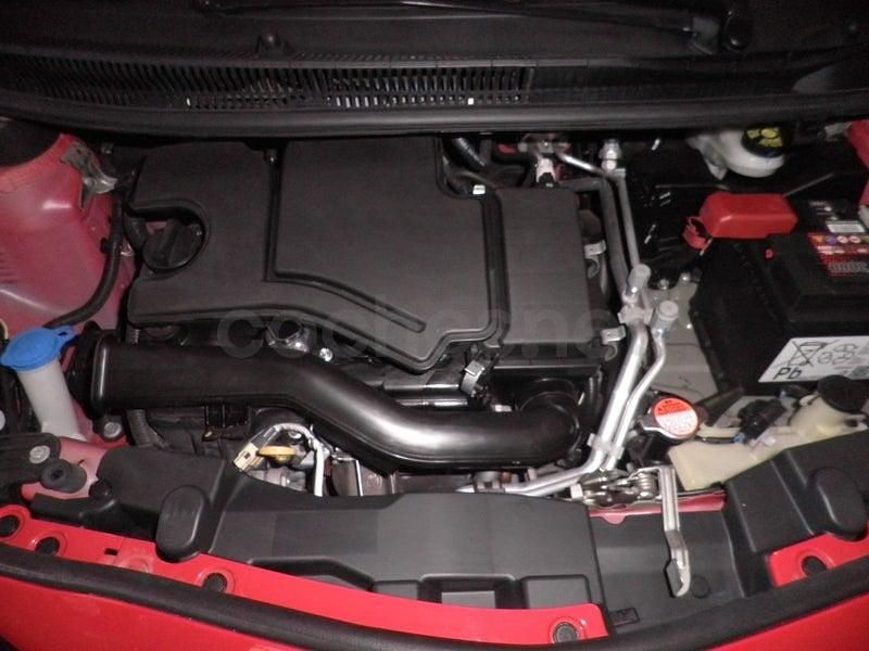 Usado Toyota Aygo X-cite 69 CV (50 kW) 2017 Rojo Utilitario