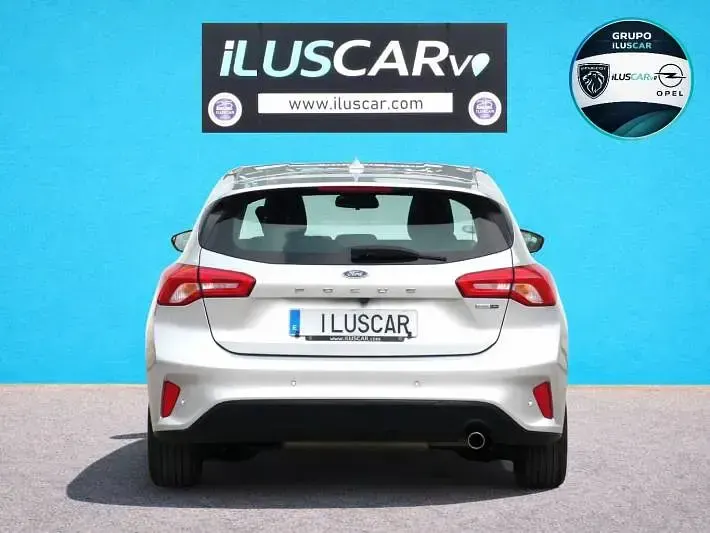 Käytetty Ford Focus Trend 125 HP (91 kW) 2021 Hopea Sedan