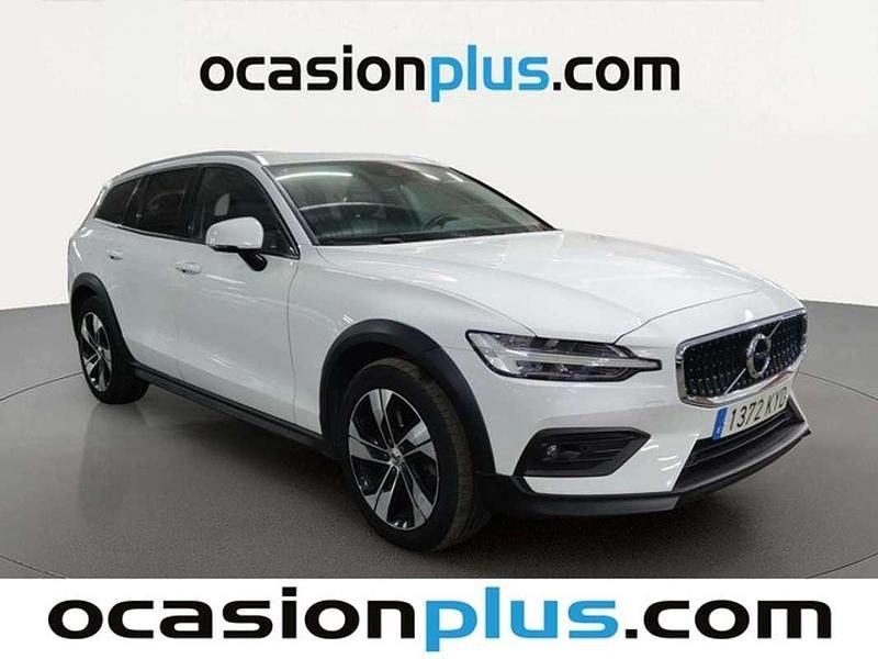 Begagnad Volvo V60 CC 190 HK (139 kW) 2019 Vit Kombi