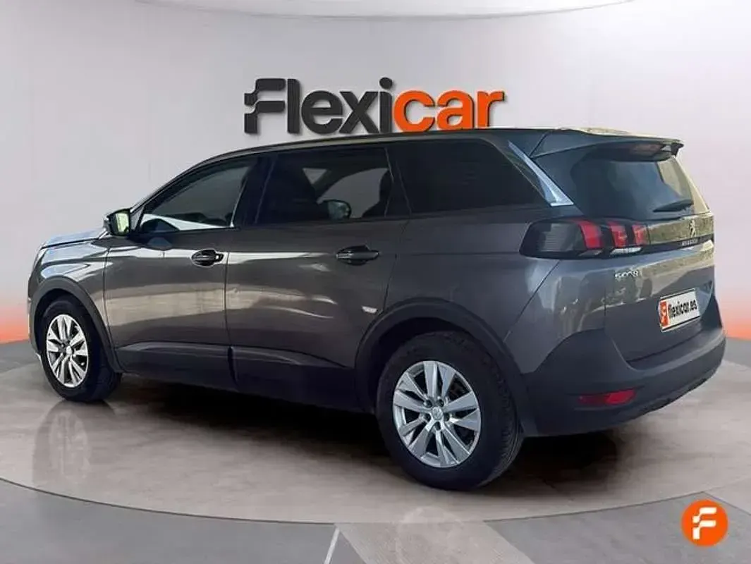 Usado Peugeot 5008 Active 131 CV (96 kW) 2020 Gris SUV