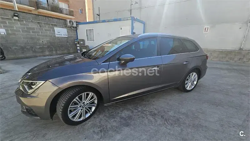 Usado Seat Leon ST XCELLENCE 180 CV (132 kW) 2017 Gris / plata Familiar