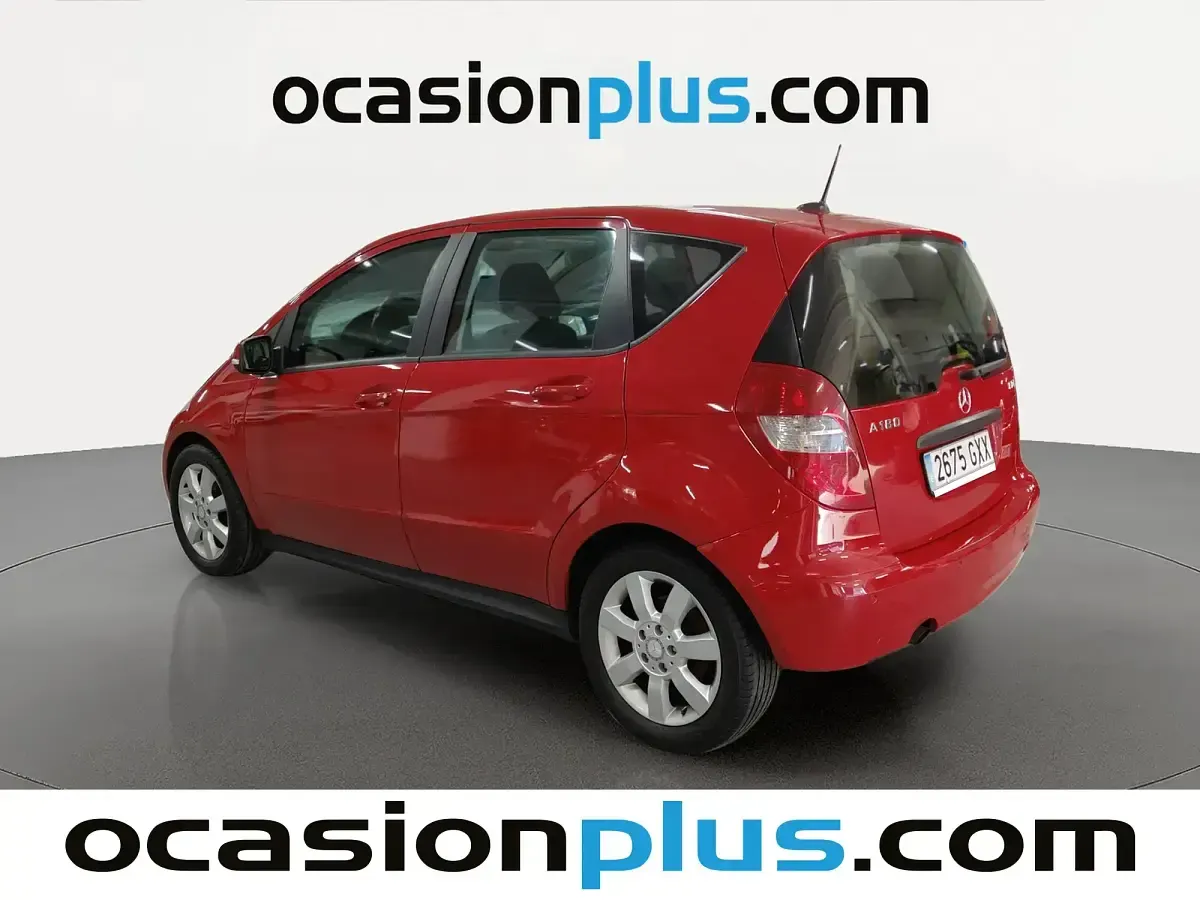 Usado Mercedes A180 109 CV (80 kW) 2010 Rojo Utilitario