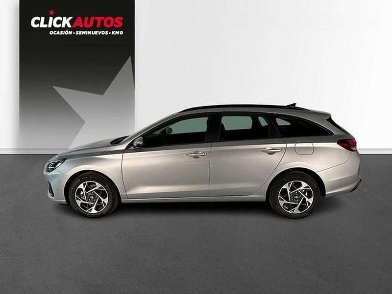 Usado Hyundai i30 101 CV (74 kW) 2024 Plateado Familiar