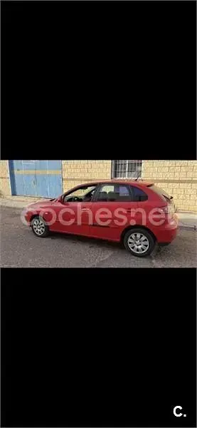 Usado Seat Ibiza 100 CV (73 kW) 2004 Rojo Utilitario