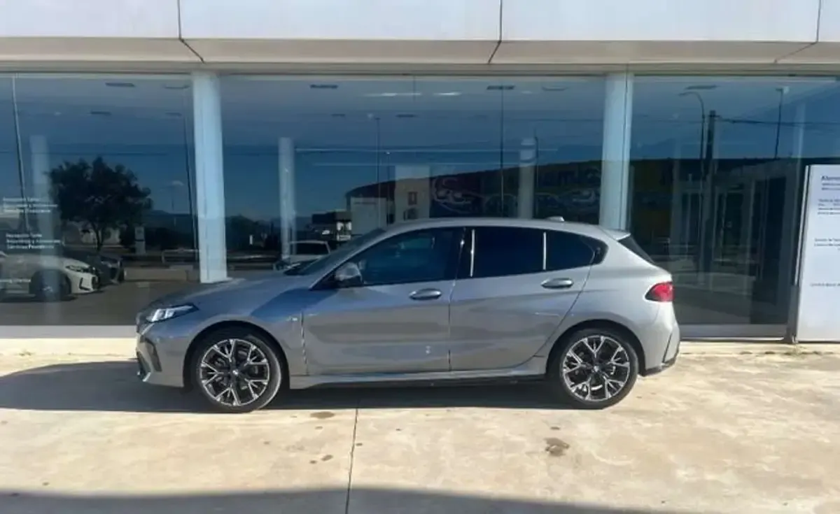 Usado BMW 120 M Sport 163 CV (119 kW) 2025 Gris Utilitario