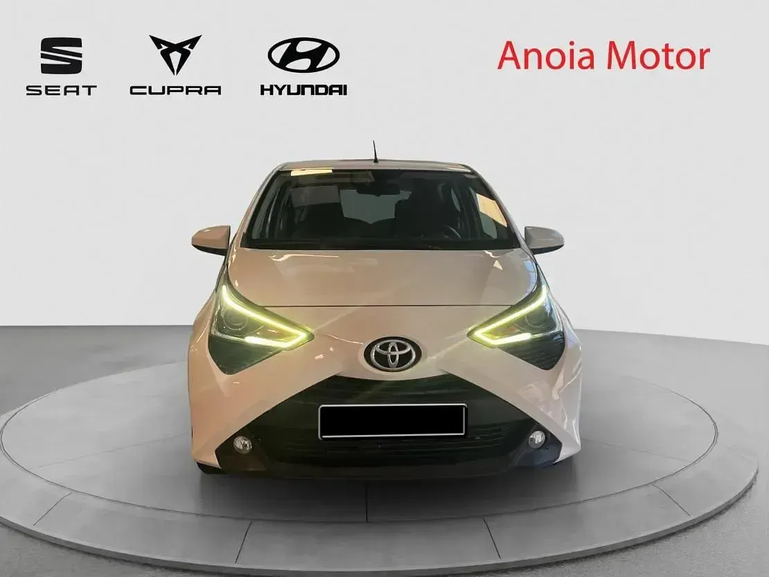 Usado Toyota Aygo X-play 72 CV (52 kW) 2019 Blanco Utilitario