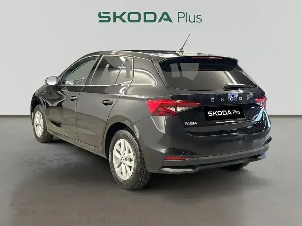 Usado Skoda Fabia Selection 116 CV (85 kW) 2025 Negro Utilitario