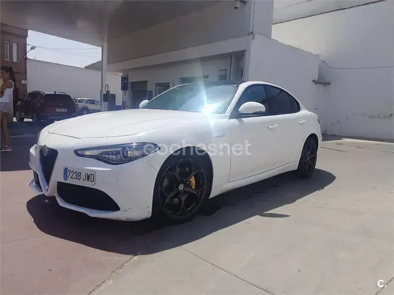 Usado Alfa Romeo Giulia Veloce 210 CV (154 kW) 2017 Blanco Berlina