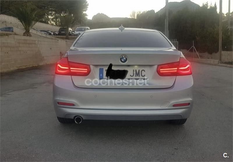 Usado BMW 318 143 CV (105 kW) 2016 Gris / plata Berlina