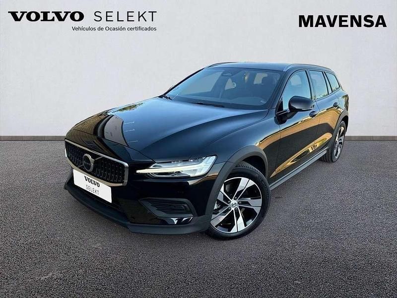 Negro Usado 2023 Volvo V60 CC Core Familiar | 40.200 € (Precio justo) - Imagen 1/4