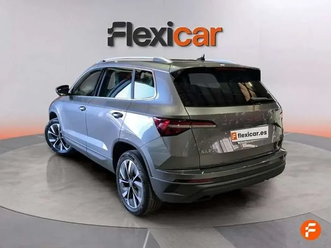 Usado Skoda Karoq SportLine 150 CV (110 kW) 2025 Gris SUV