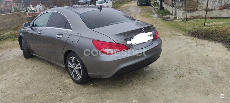 Usado Mercedes CLA220 Shooting Brake 177 CV (130 kW) 2018 Gris / plata Familiar