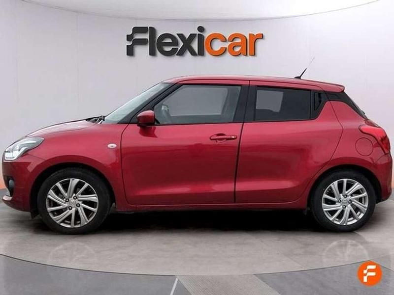 Usado Suzuki Swift 83 CV (61 kW) 2021 Rojo Utilitario