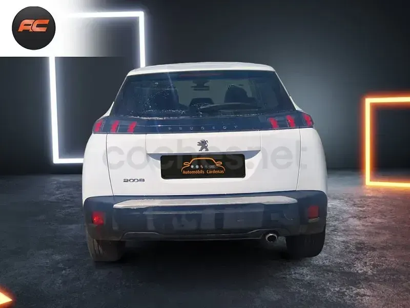 Usado Peugeot 2008 Active 110 CV (80 kW) 2021 Blanco SUV