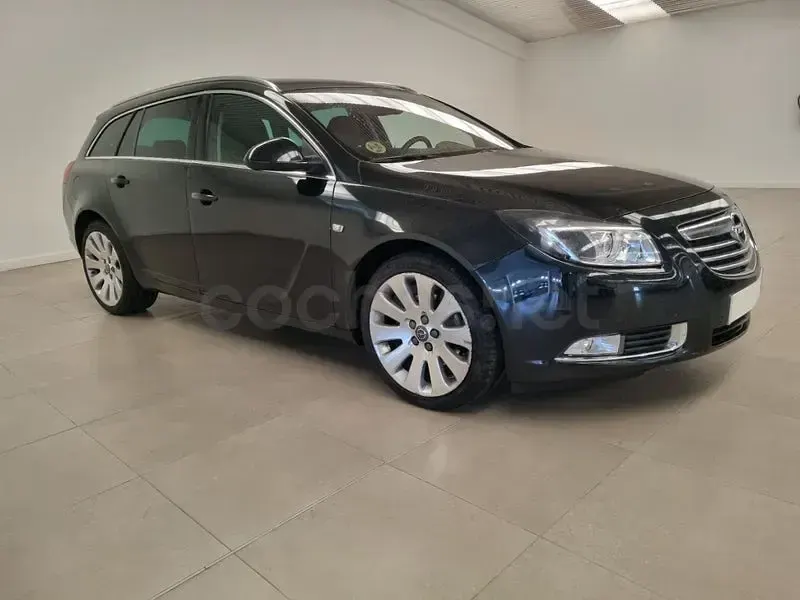 Usado Opel Insignia Sport 160 CV (117 kW) 2010 Negro Familiar