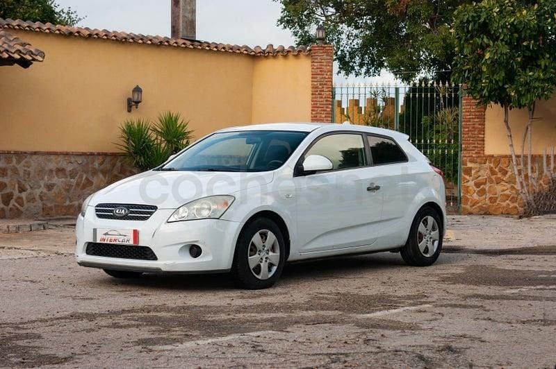 Usado Kia Ceed Active 126 CV (92 kW) 2009 Blanco Utilitario