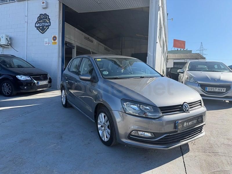 Usado VW Polo Advance 90 CV (66 kW) 2015 Gris / plata Berlina