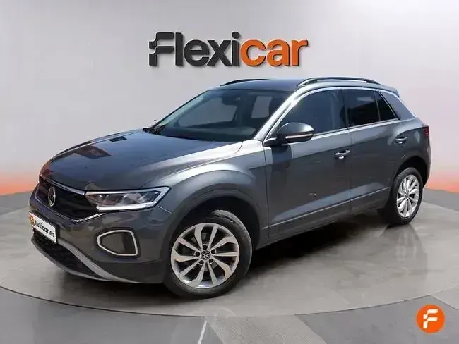 Usado VW T-Roc Life 150 CV (110 kW) 2024 Gris SUV