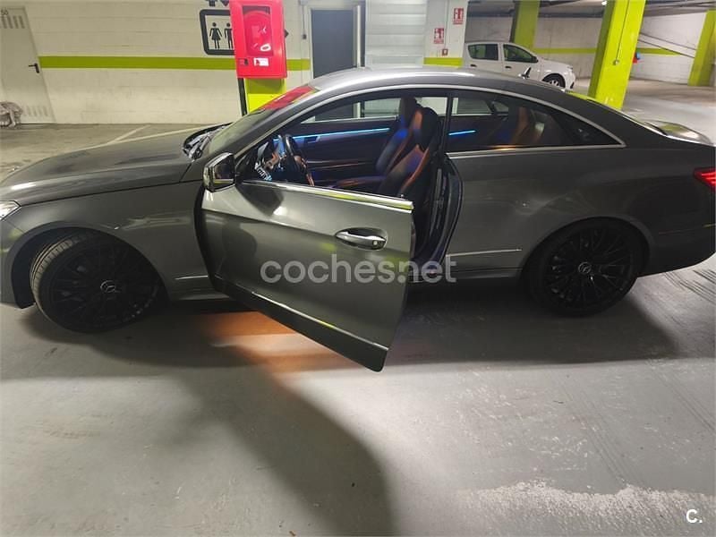 Usado Mercedes E220 170 CV (125 kW) 2016 Gris / plata Coupe