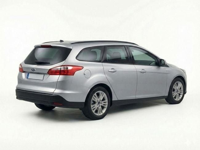 Usado Ford Focus Trend 95 CV (69 kW) 2012 Gris Familiar