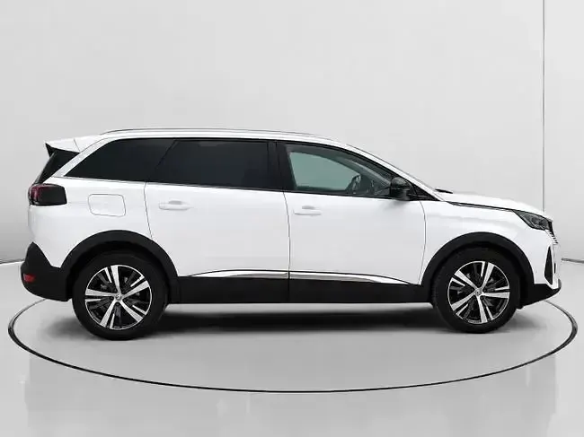 Używany Peugeot 5008 Allure 130 KM (95 kW) 2023 Biały SUV
