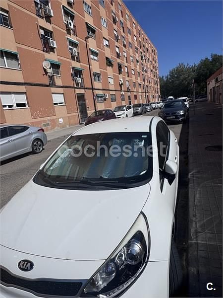 Blanco Usado 2017 Kia Rio Berlina | 8500 € (Buen precio) - Imagen 1/4