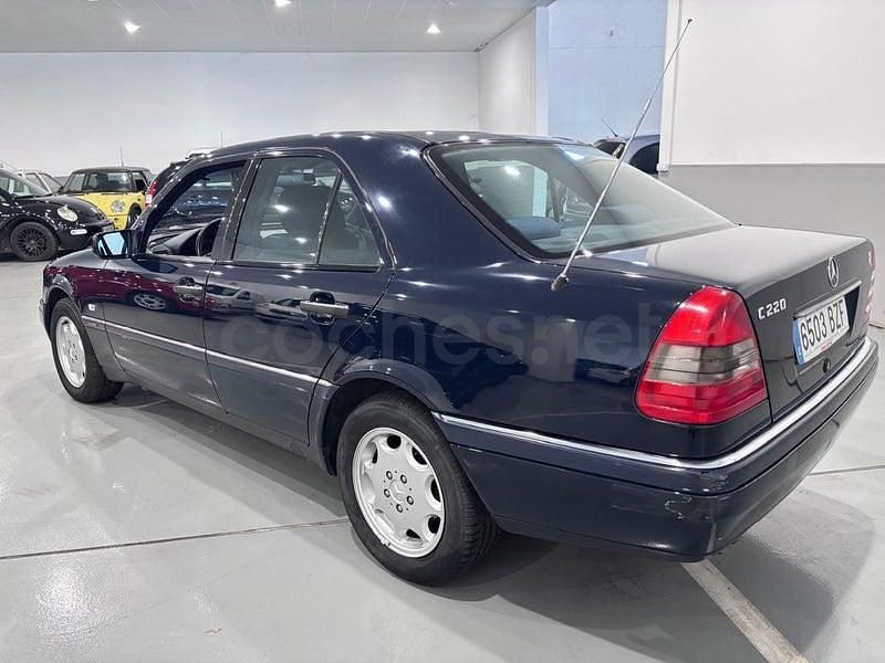 Usado Mercedes C220 Elegance 150 CV (110 kW) 1996 Azul Berlina