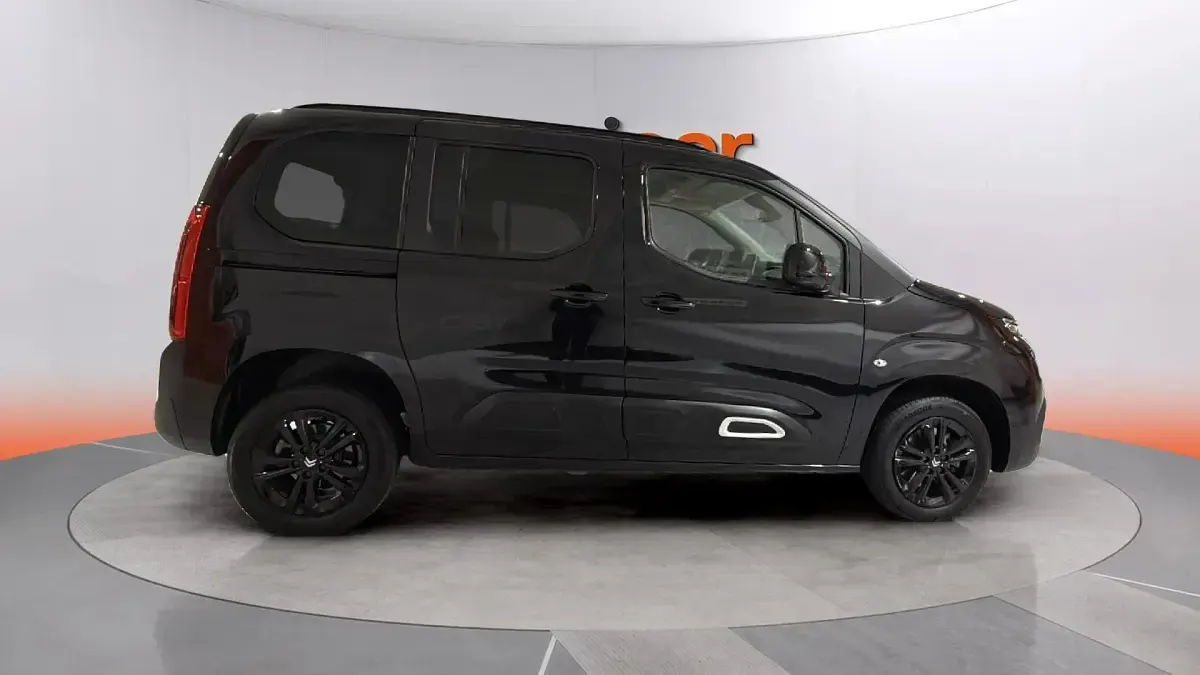 Usado Citroën Berlingo Shine 131 CV (96 kW) 2023 Marrón Monovolumen
